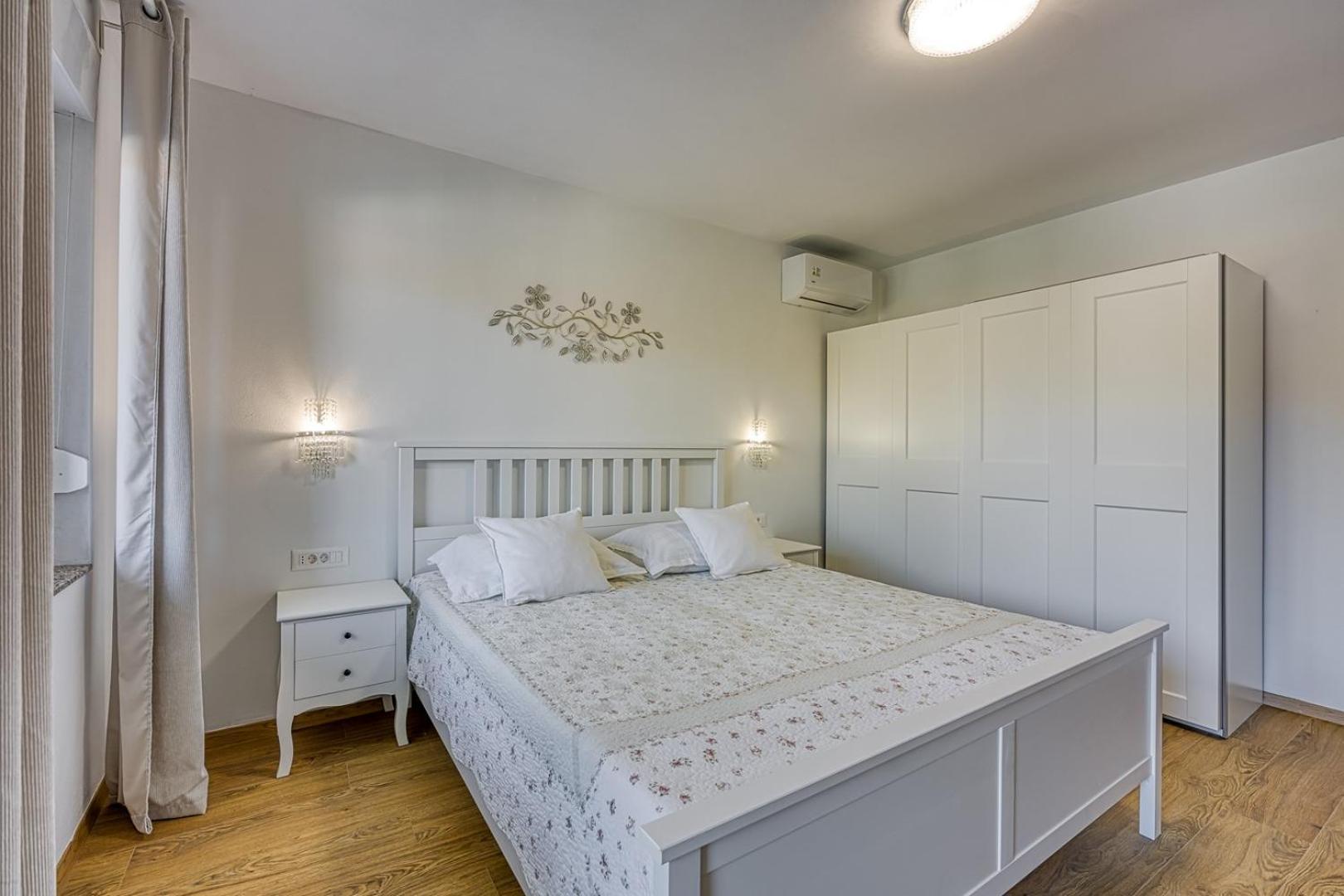Jozefina Luxury, 100 M From The Porec