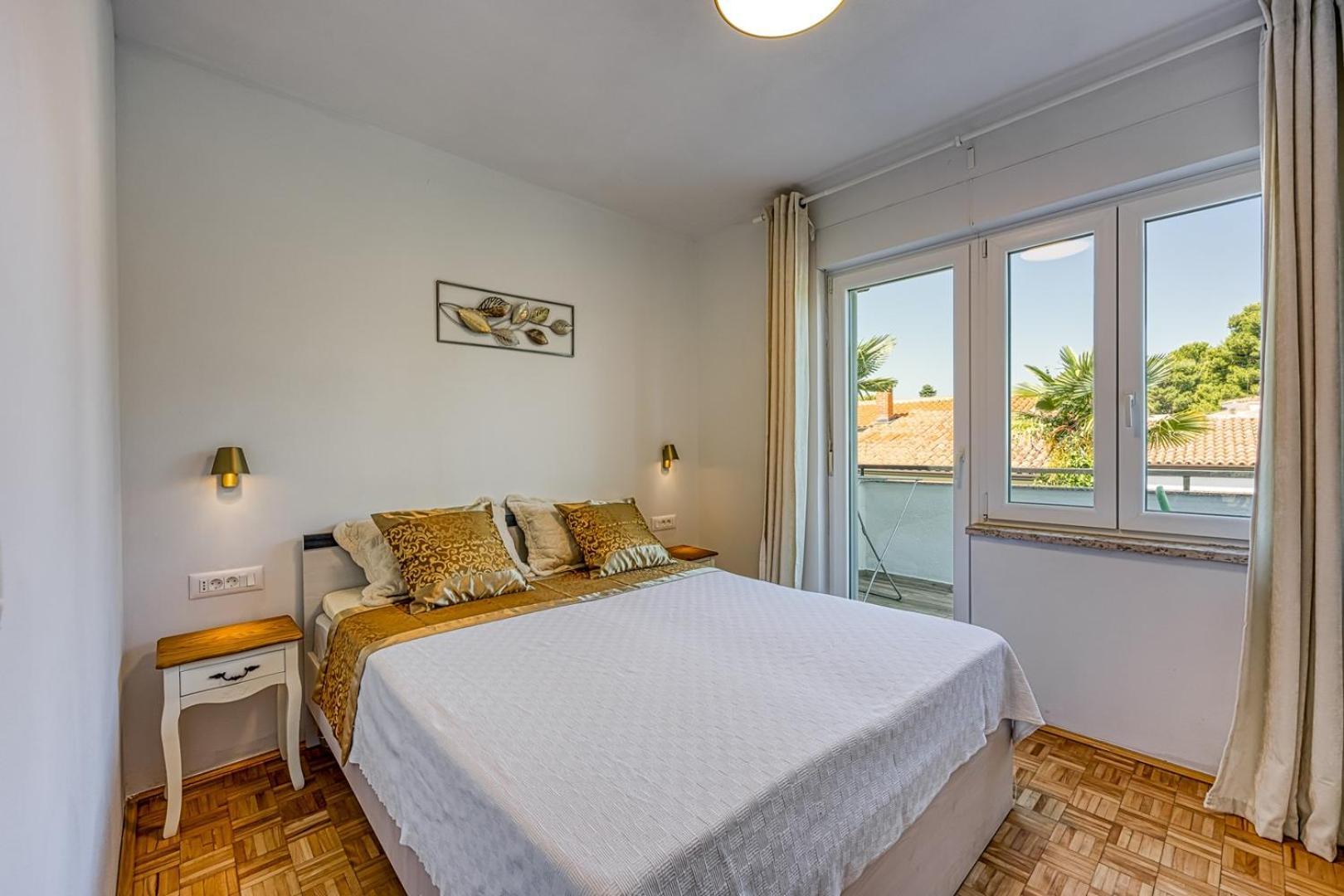 Apartment Jozefina Luxury, 100 M From The *